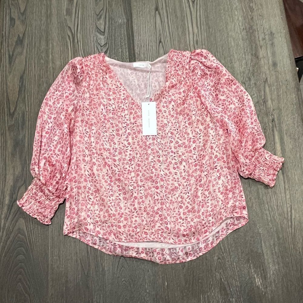 NWT Lust Blouse Top Floral V-Neck Puff 3/4 Sleeve Smocked Shoulder Red White M